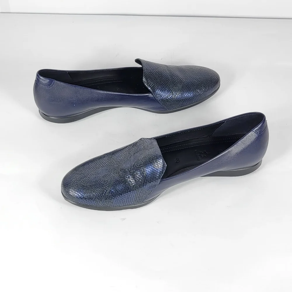 Ecco Women's Shimmering Navy Loafers #755 Size EU 40 (US 9-9.5)